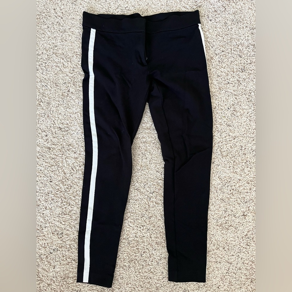 LOFT Black Women’s Size 6 Leggins with White side Stripe in Great Condition!